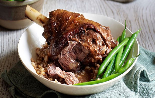 LAMB SHANKS WITH PEARLED SPELT